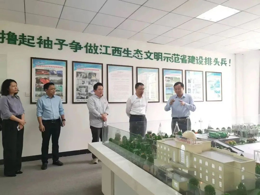 关怀企业 心系人才——南昌县县委常委、组织部部长邬春华调研江西浩德慰问“双千计划”人才吴旭